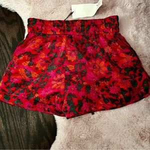 NWT Zara floral shorts
